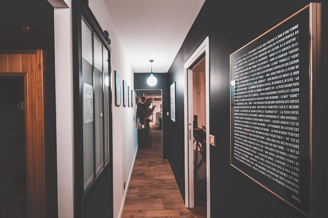 Photo by Lejournaldemamaisonanantes in Nantes, France with @lamajoretteamoustache. May be an image of indoor.