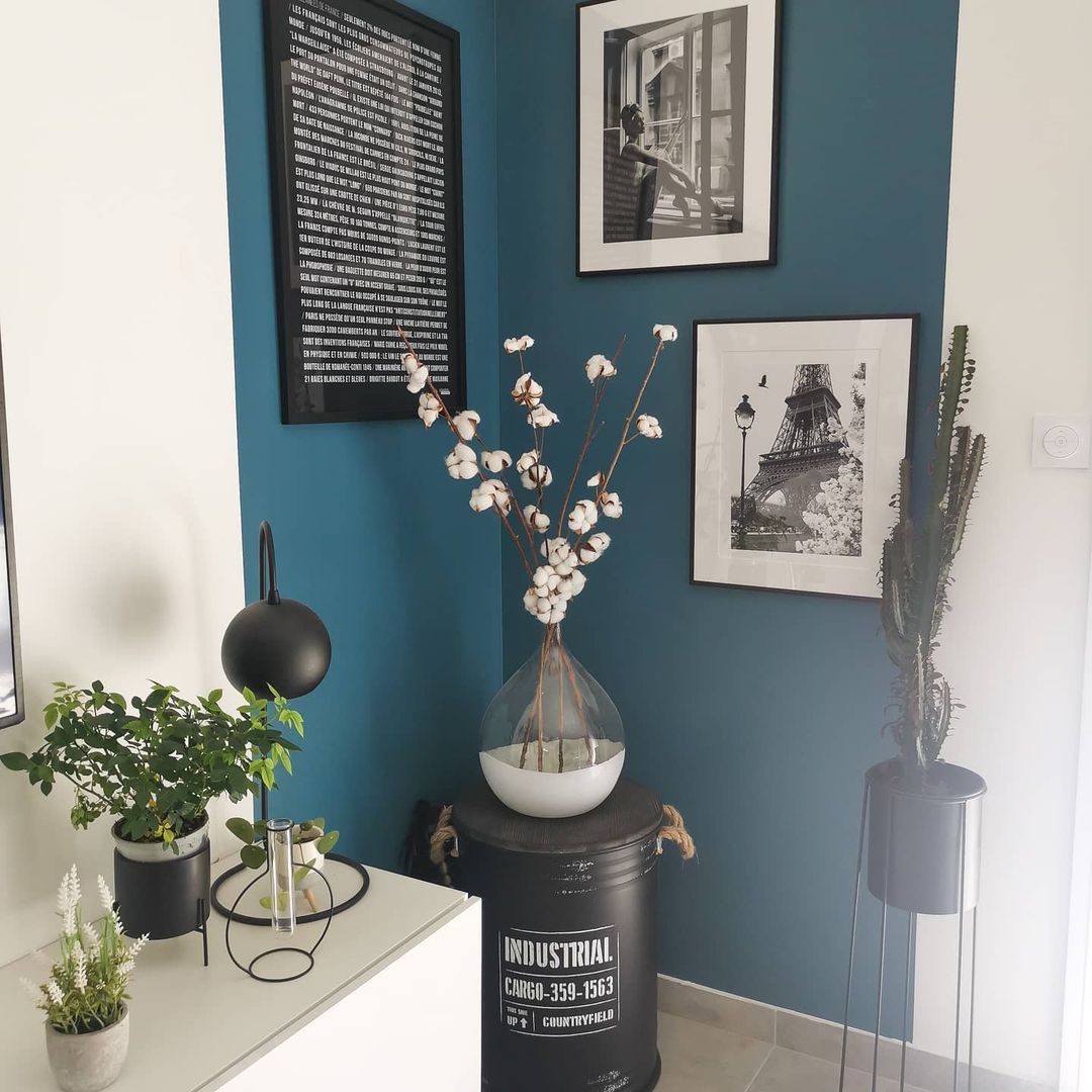 Photo shared by ᒪᗩETITIᗩ on July 11, 2021 tagging @posterstore, @lamajoretteamoustache, and @atmosphera_deco. May be an image of flower and indoor.