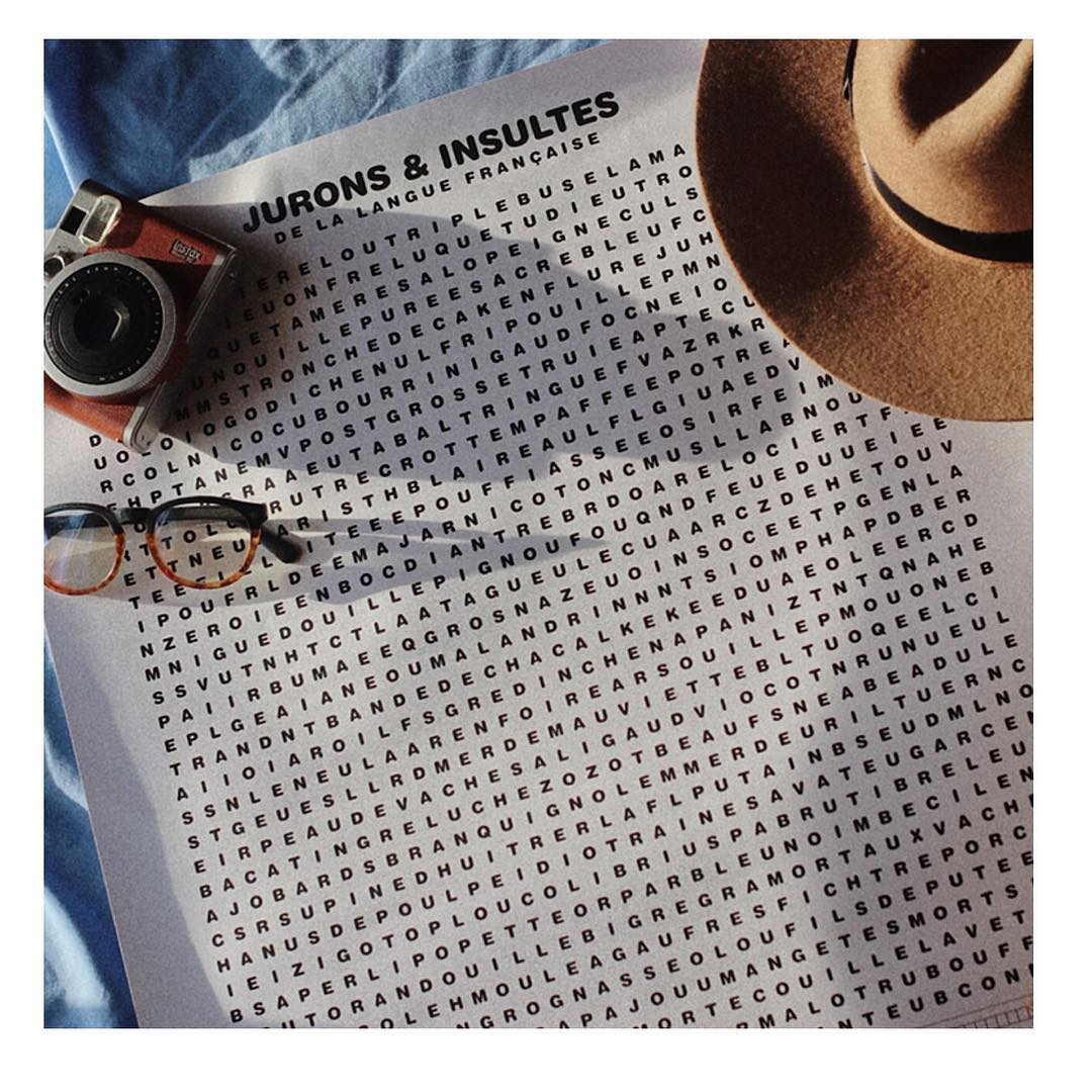 Photo shared by Emma 💐 on December 10, 2018 tagging @lamajoretteamoustache. May be an image of sunglasses and text that says 'RONS RONS ANGUE & INSULTES FRANÇAISE S I'.